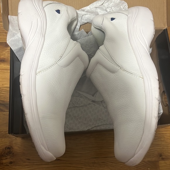 Nurse mates slip resistant dove white shoes. Size 9.5 w - Picture 4 of 8